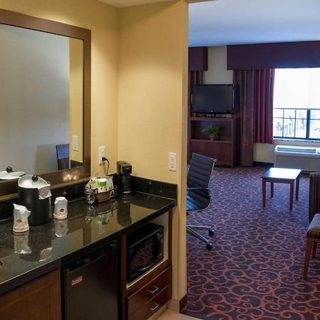 Hampton Inn & Suites Уотъртаун Екстериор снимка