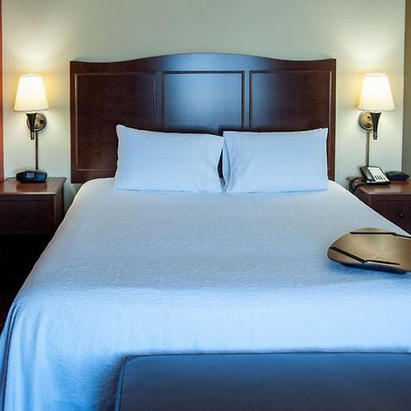 Hampton Inn & Suites Уотъртаун Екстериор снимка