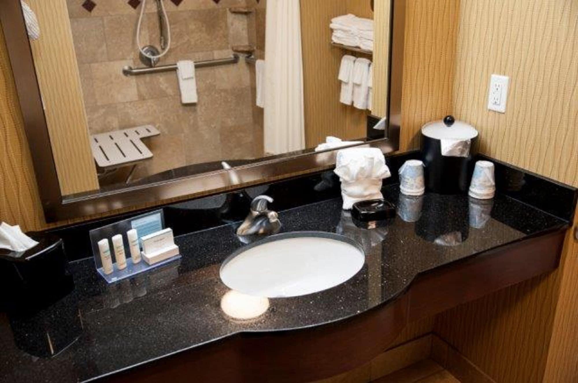 Hampton Inn & Suites Уотъртаун Екстериор снимка