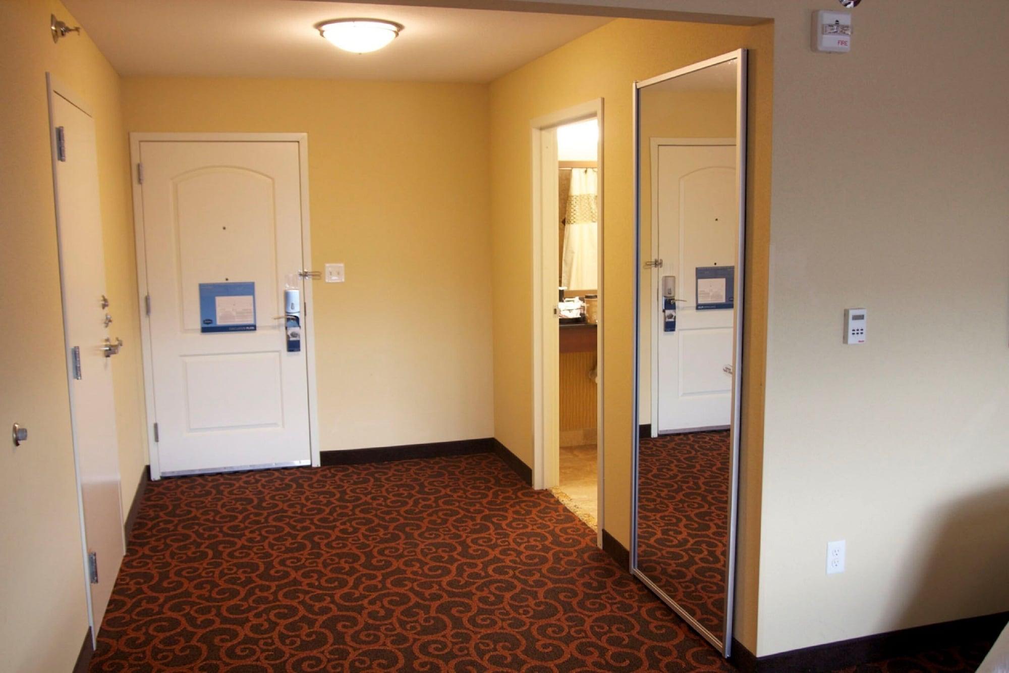 Hampton Inn & Suites Уотъртаун Екстериор снимка