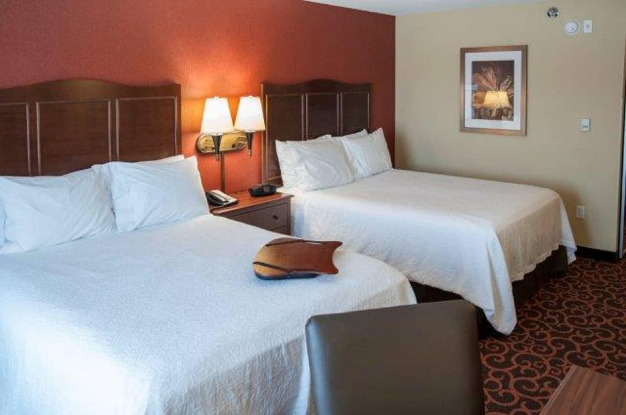 Hampton Inn & Suites Уотъртаун Екстериор снимка