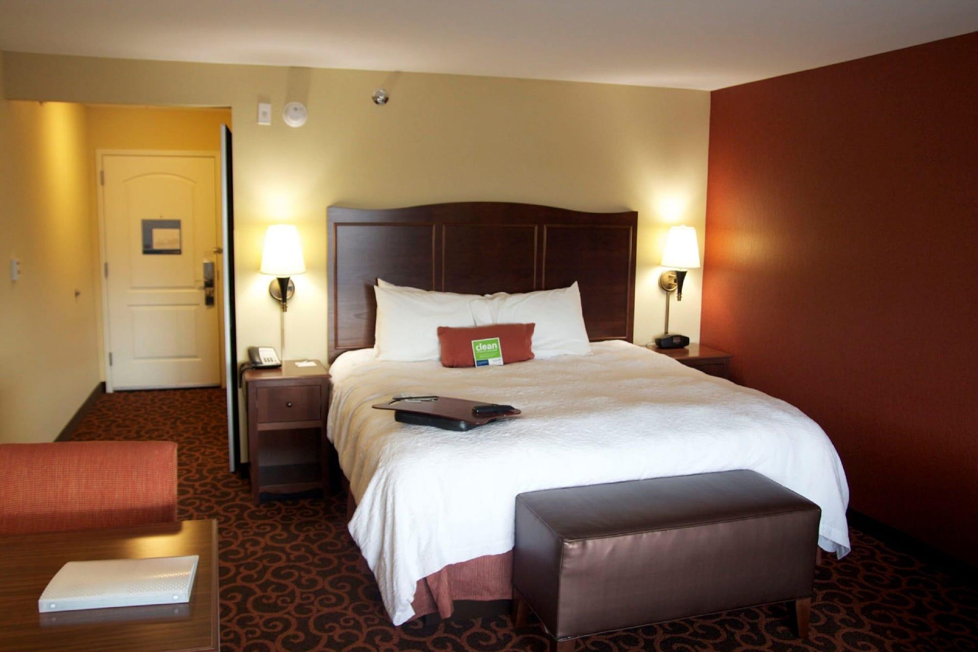 Hampton Inn & Suites Уотъртаун Екстериор снимка