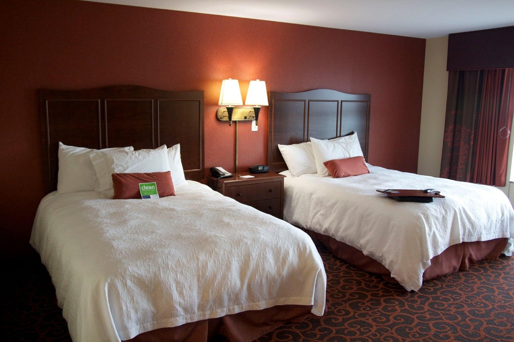 Hampton Inn & Suites Уотъртаун Екстериор снимка