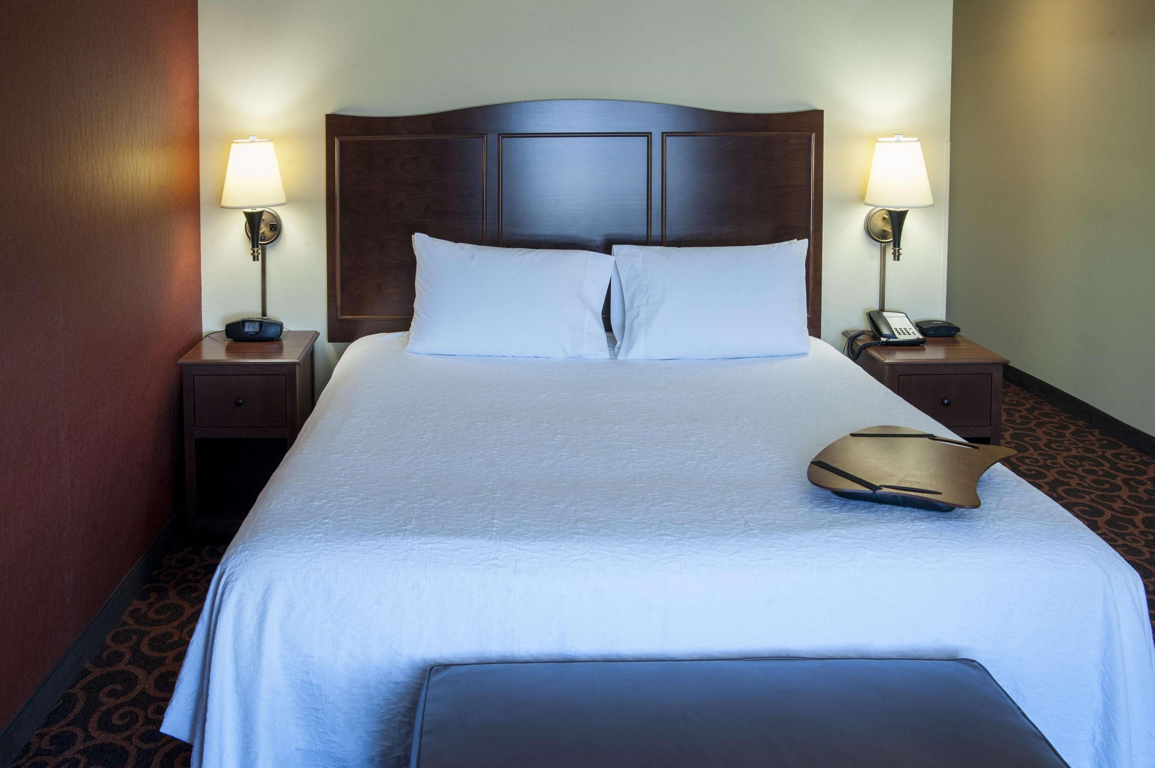 Hampton Inn & Suites Уотъртаун Екстериор снимка