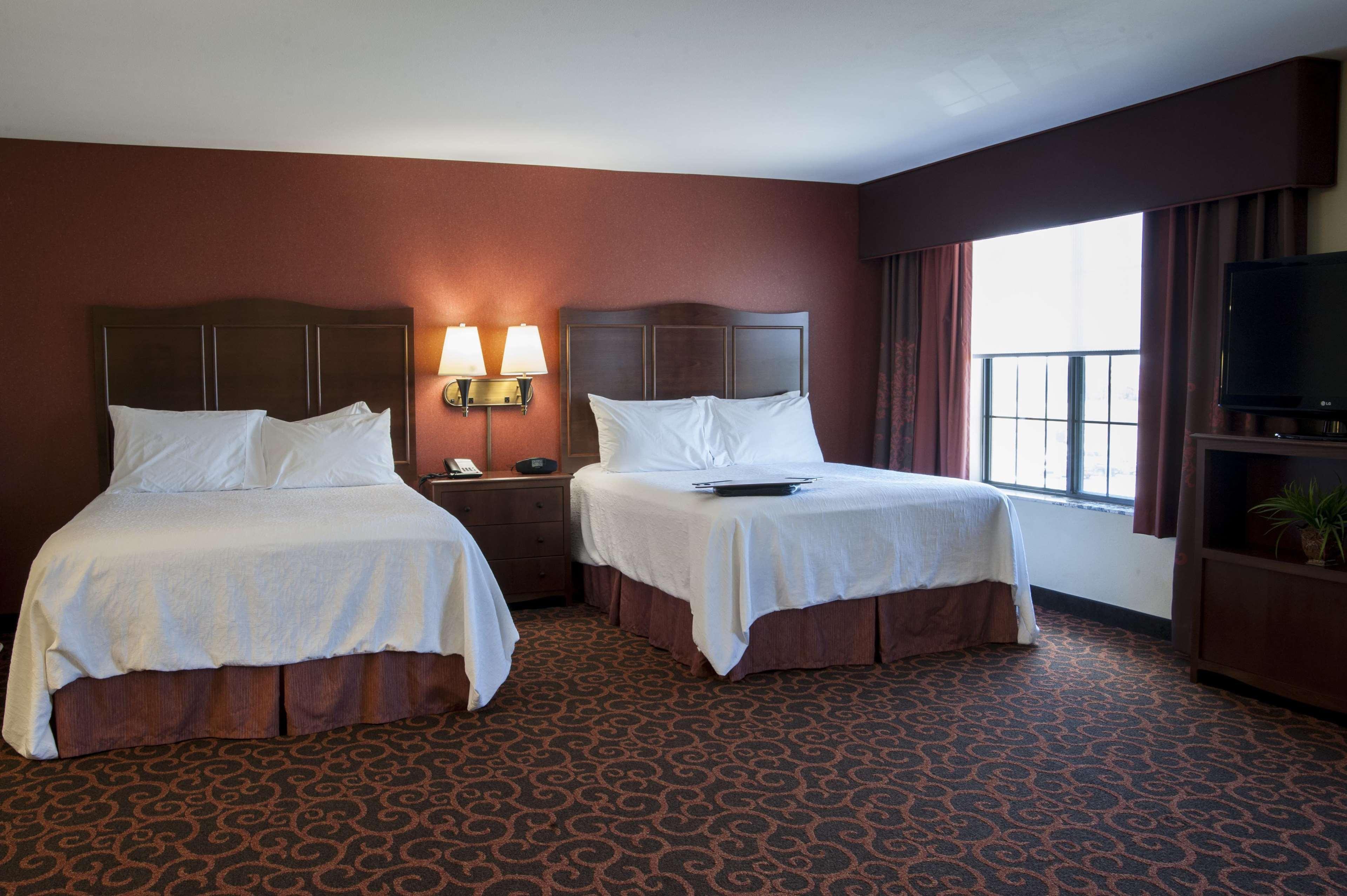 Hampton Inn & Suites Уотъртаун Екстериор снимка