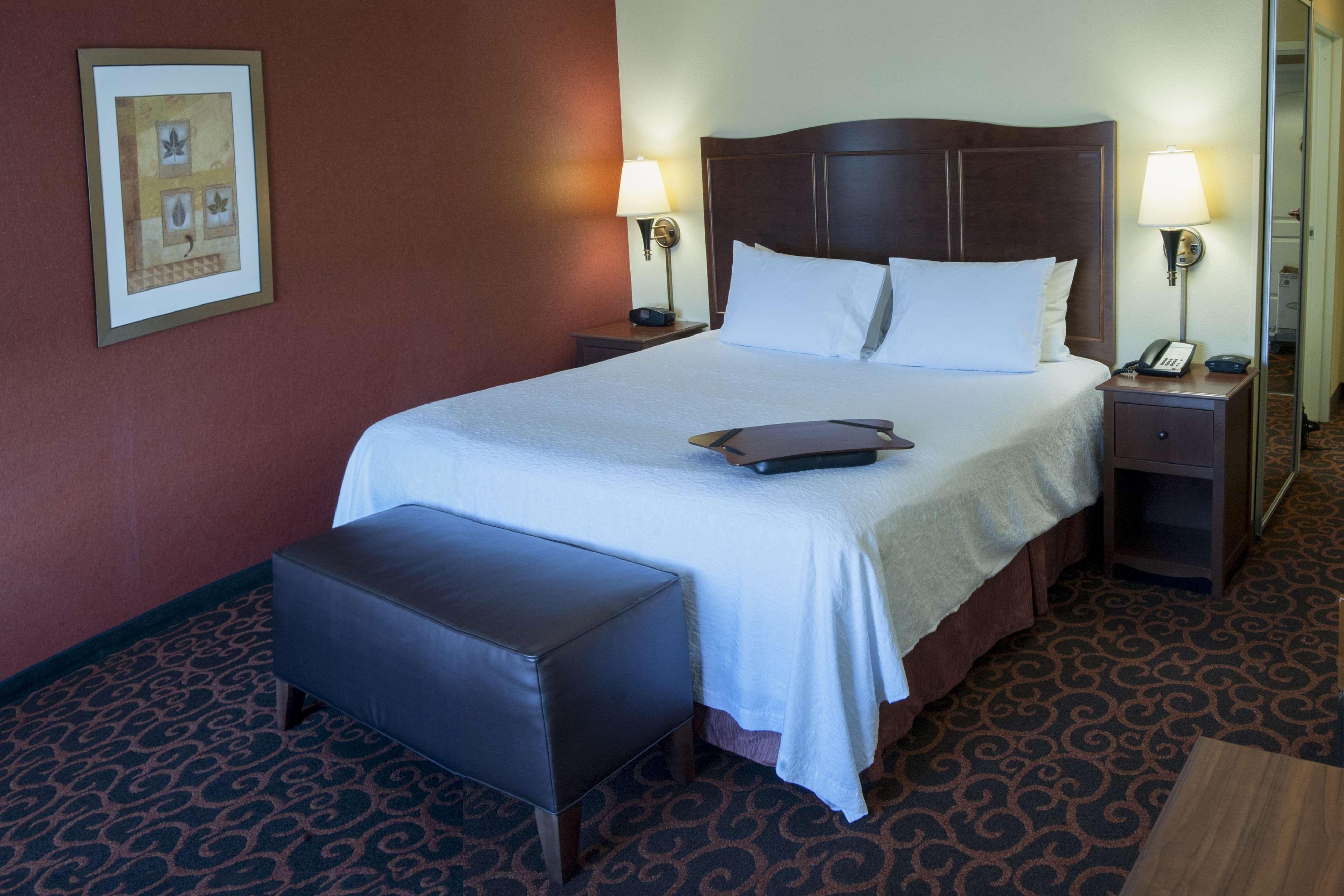 Hampton Inn & Suites Уотъртаун Екстериор снимка