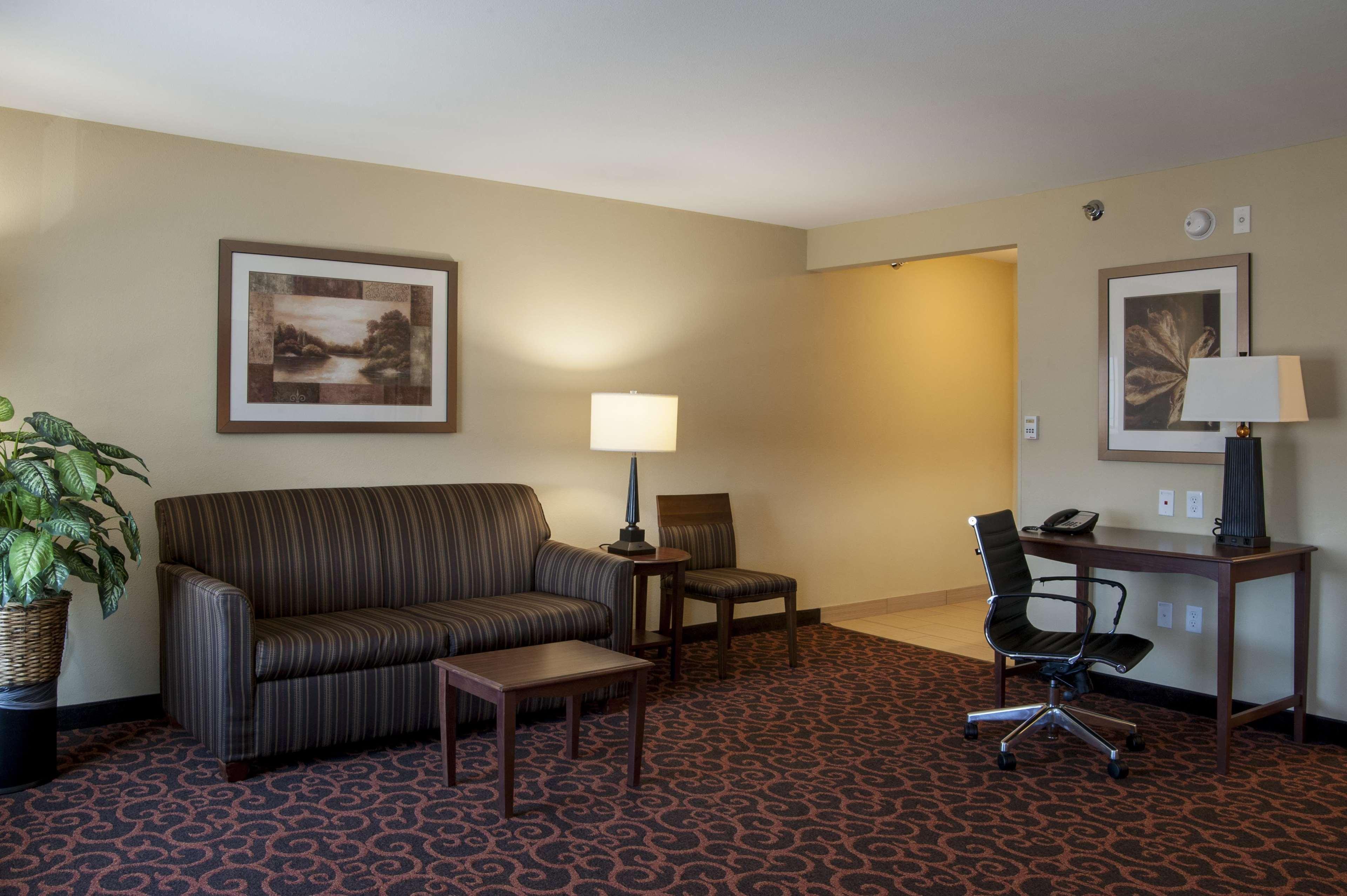Hampton Inn & Suites Уотъртаун Екстериор снимка