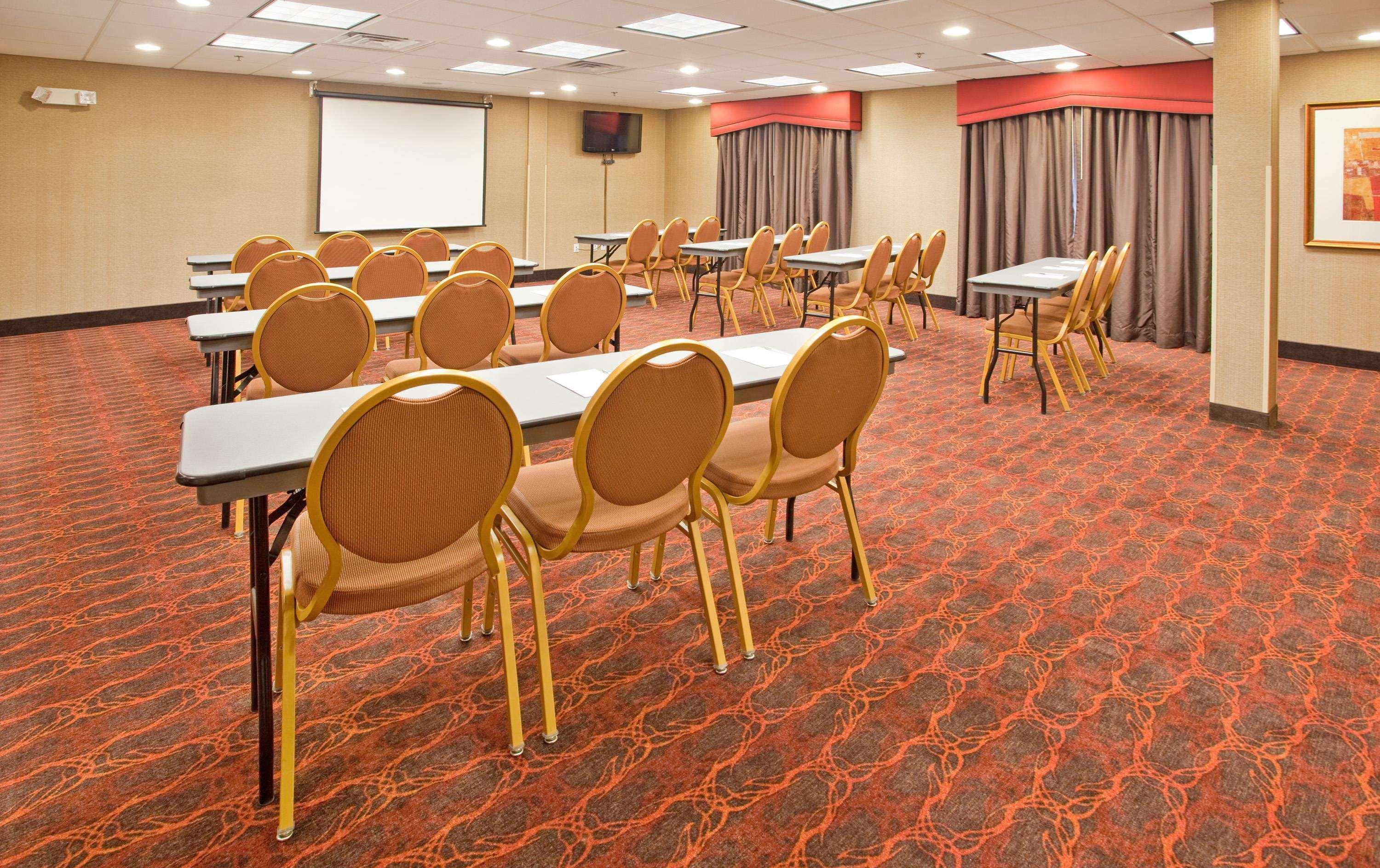 Hampton Inn & Suites Уотъртаун Екстериор снимка