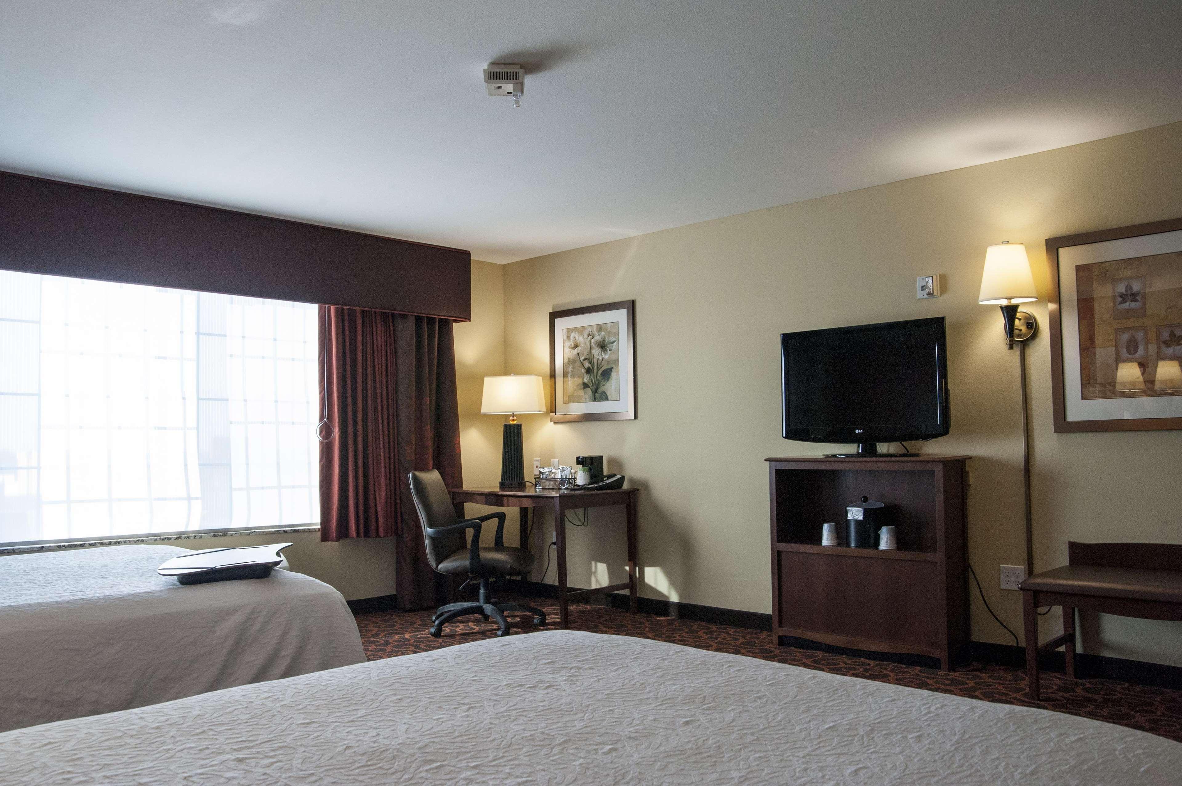 Hampton Inn & Suites Уотъртаун Екстериор снимка