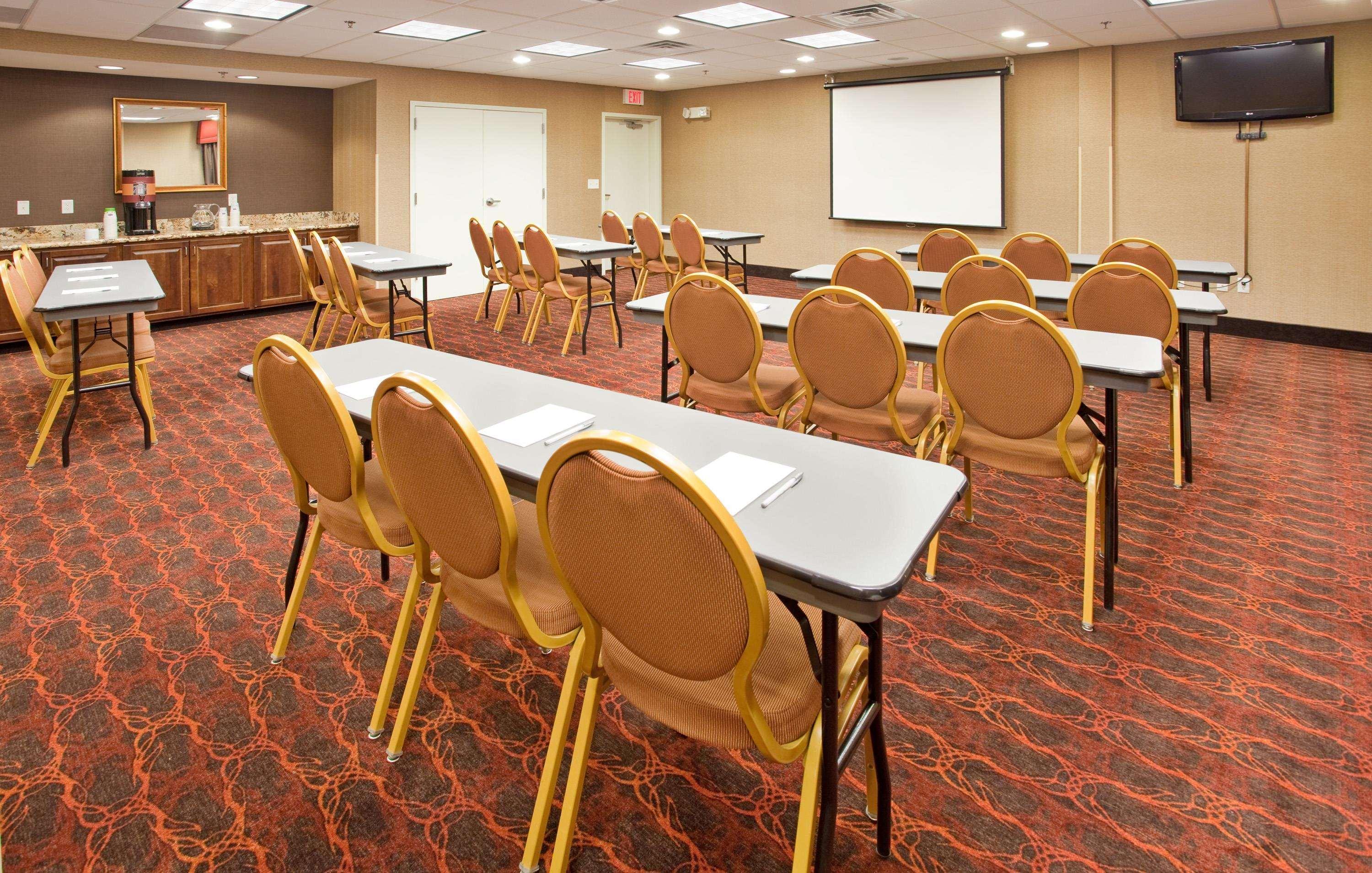 Hampton Inn & Suites Уотъртаун Екстериор снимка
