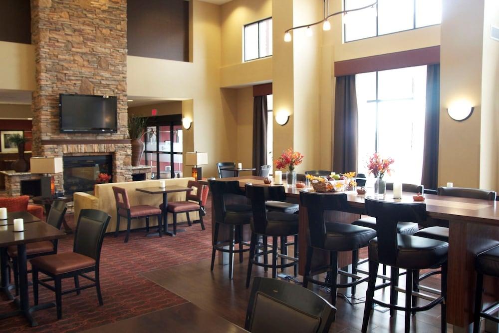 Hampton Inn & Suites Уотъртаун Екстериор снимка