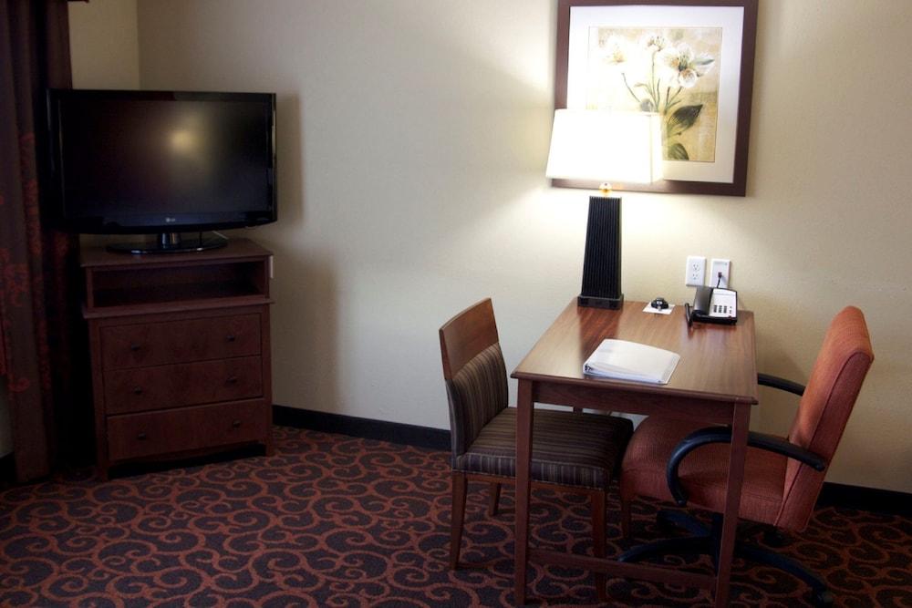 Hampton Inn & Suites Уотъртаун Екстериор снимка