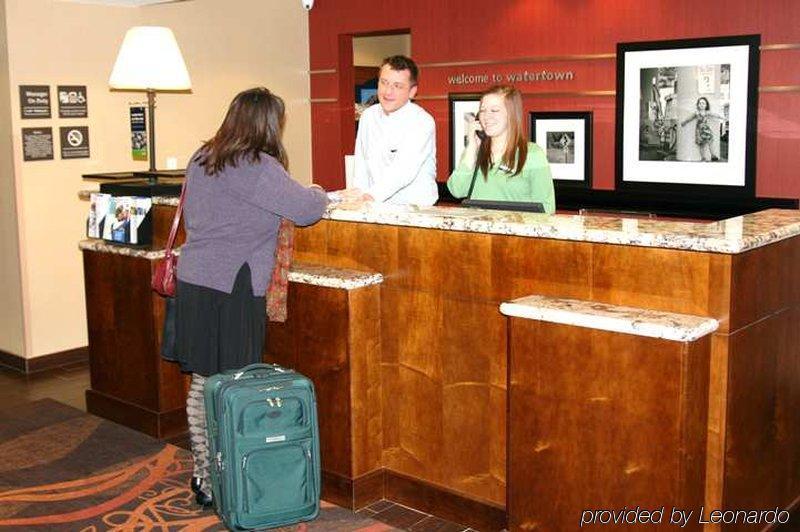 Hampton Inn & Suites Уотъртаун Интериор снимка