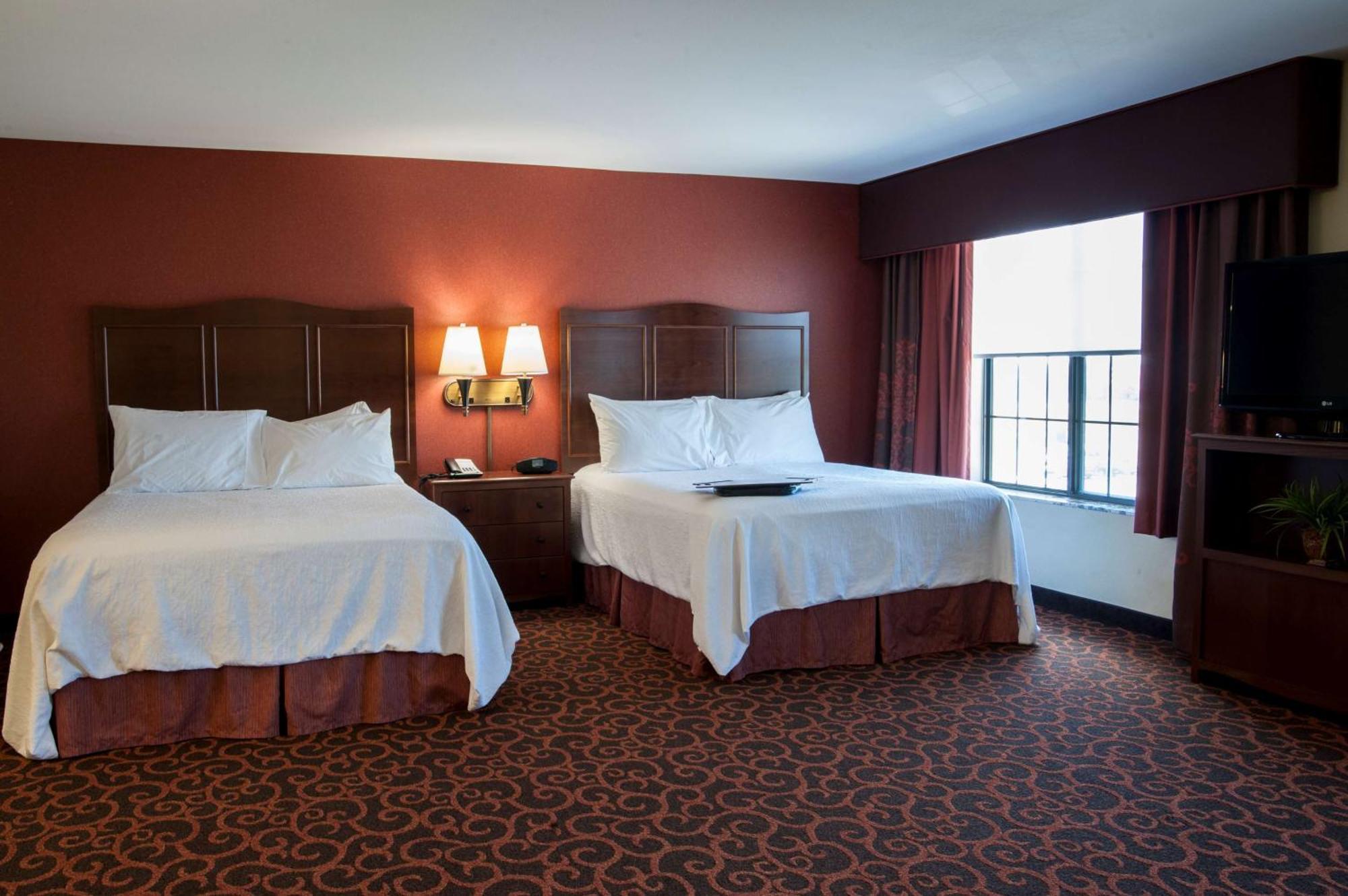 Hampton Inn & Suites Уотъртаун Екстериор снимка