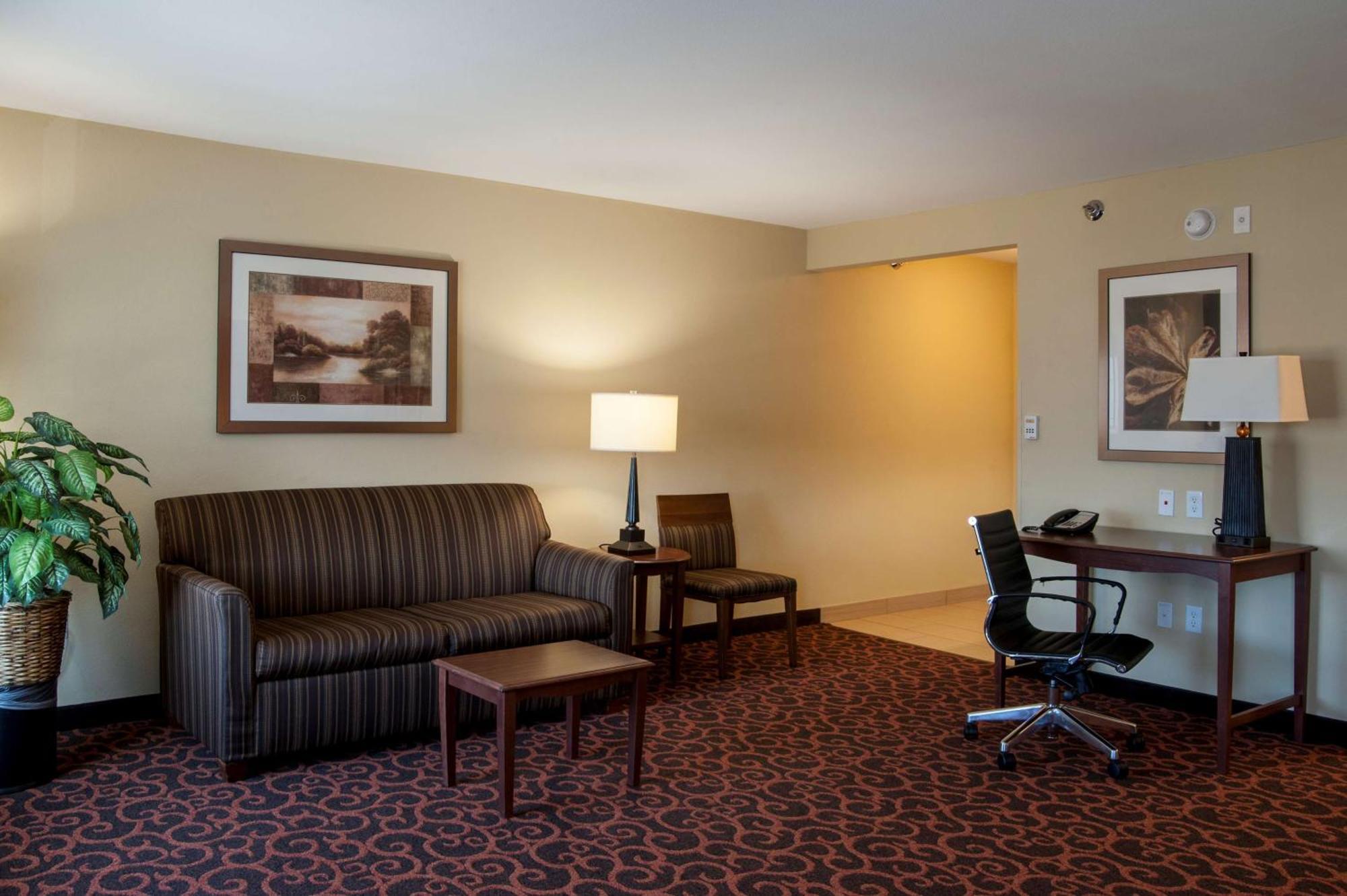 Hampton Inn & Suites Уотъртаун Екстериор снимка