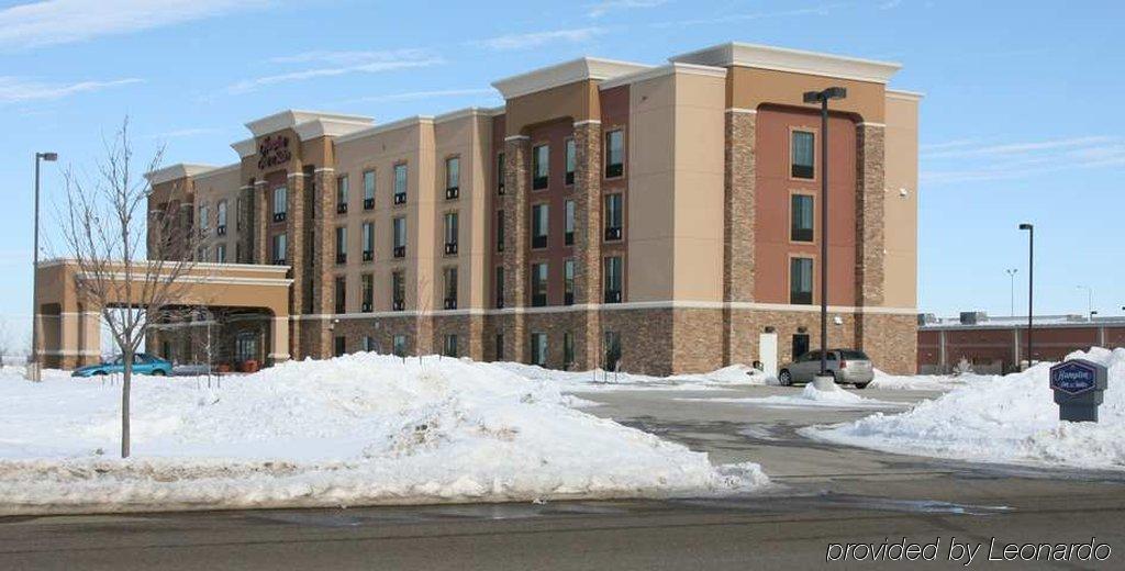 Hampton Inn & Suites Уотъртаун Екстериор снимка