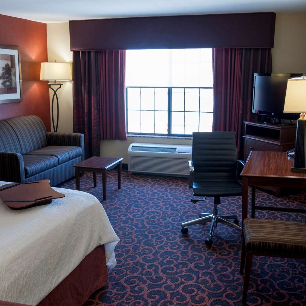 Hampton Inn & Suites Уотъртаун Стая снимка