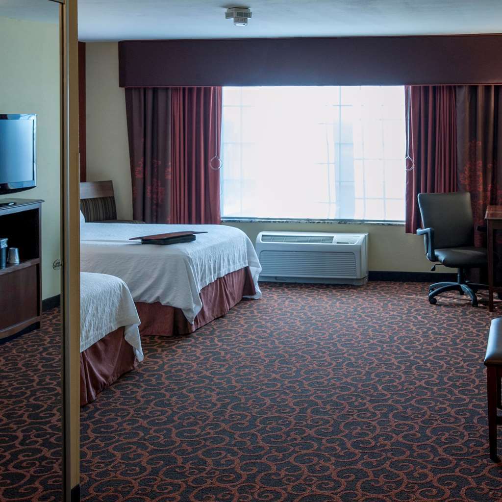 Hampton Inn & Suites Уотъртаун Стая снимка