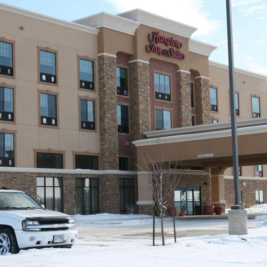 Hampton Inn & Suites Уотъртаун Екстериор снимка